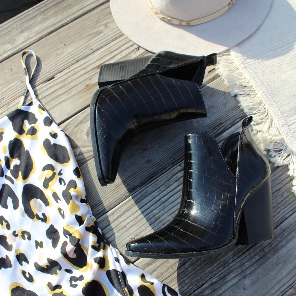 🚨//Coachella Collection// Black Croco Bootie - Picture 5 of 8